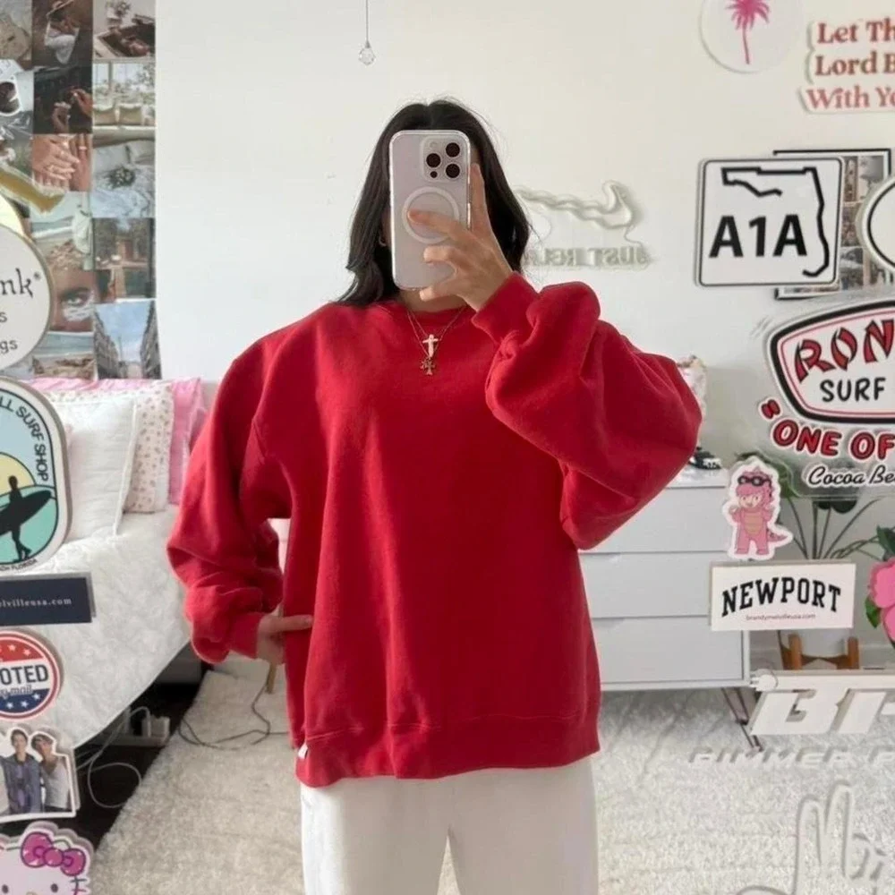 strawberry red akimbo‎ club crewneck sweatshirt